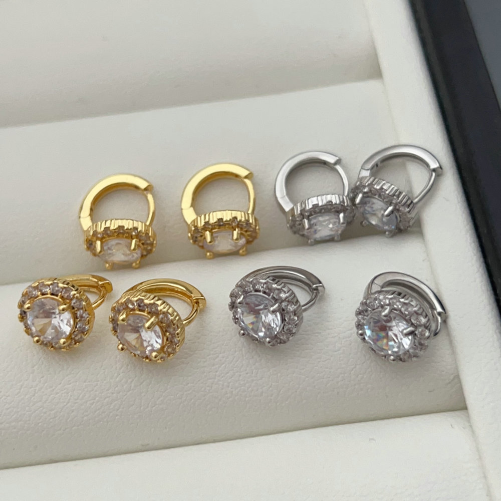 Pave round zircon shape stud