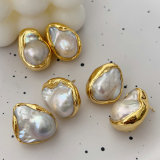 Baroque pearl earrings