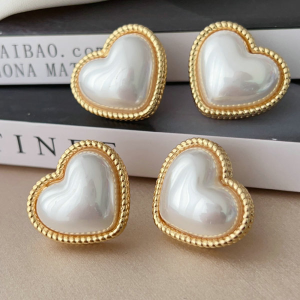 Pearl heart earrings