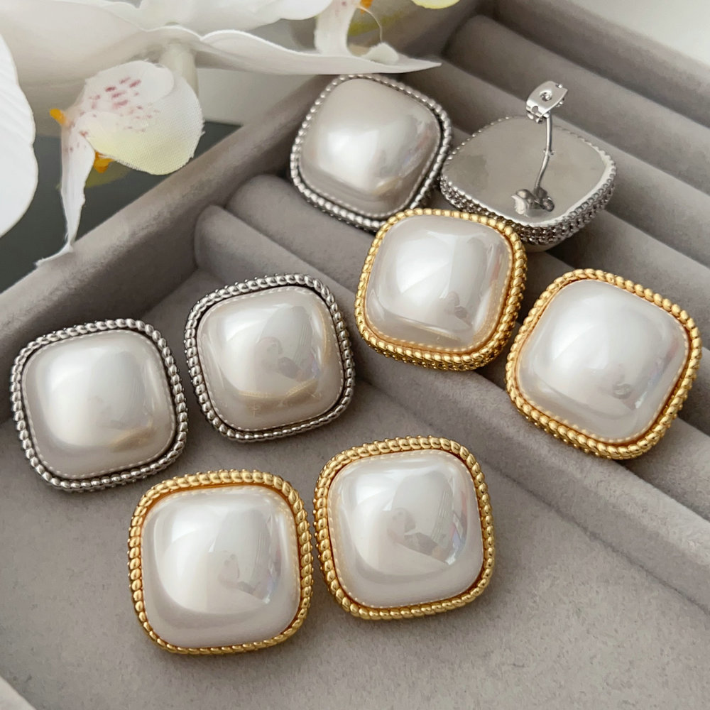 Chunky square pearl earrings
