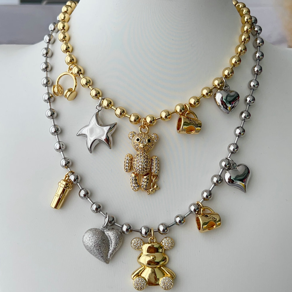 Dot chain necklace with bear charm