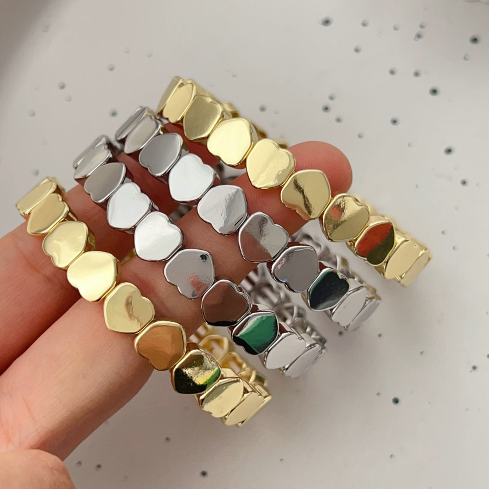 Elastic heart bracelet