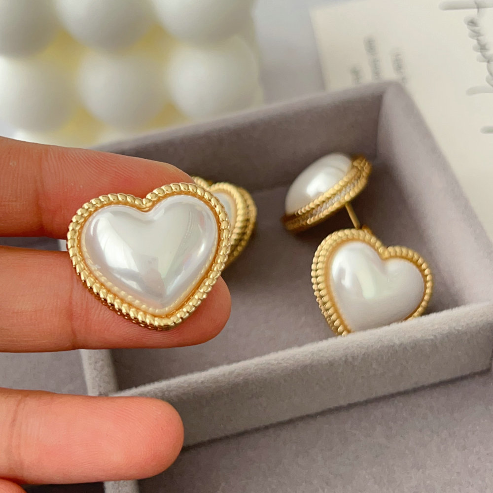 Pearl heart earrings