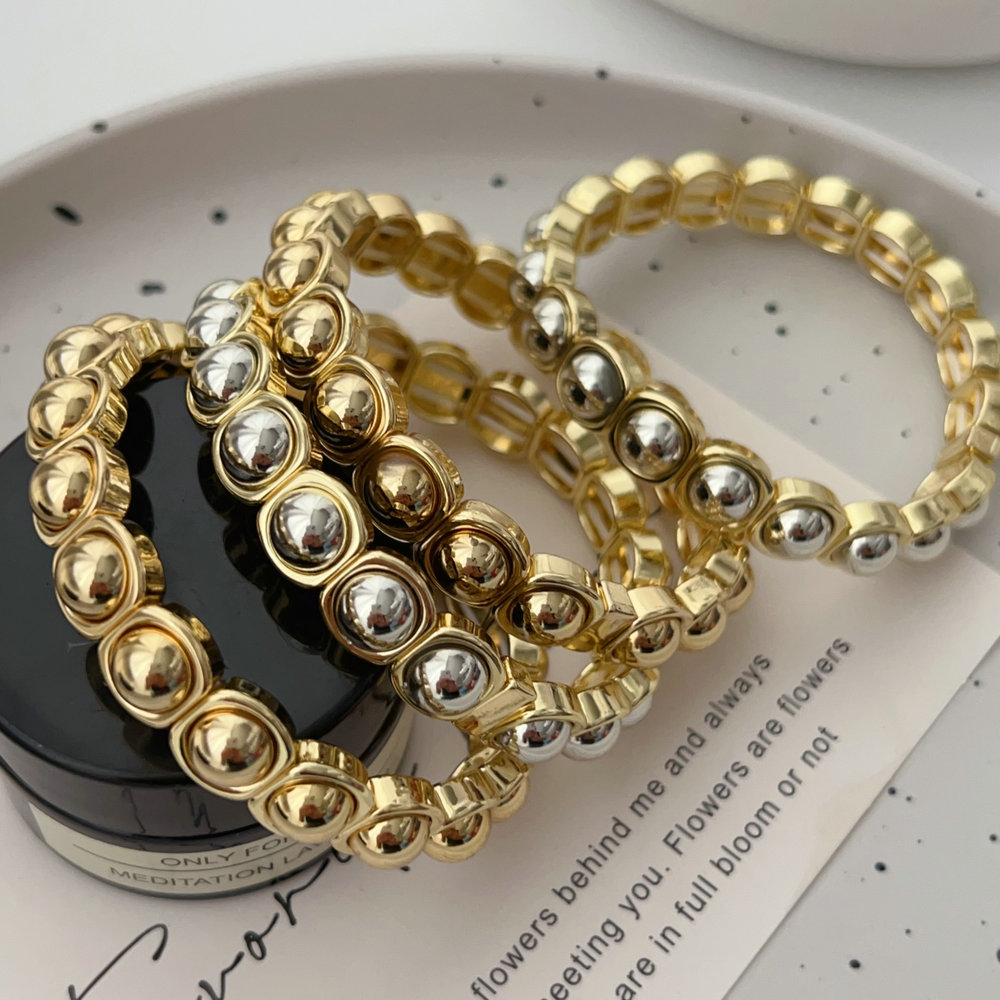 Elastic beaded bracelet