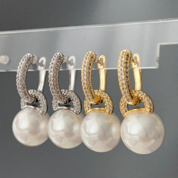 Pearl drop earrings