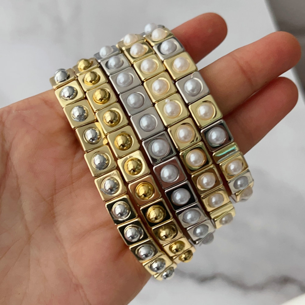 Elastic pearl bracelet