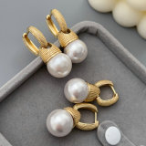Pearl drop earrings