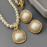 Glass pearl set earrings