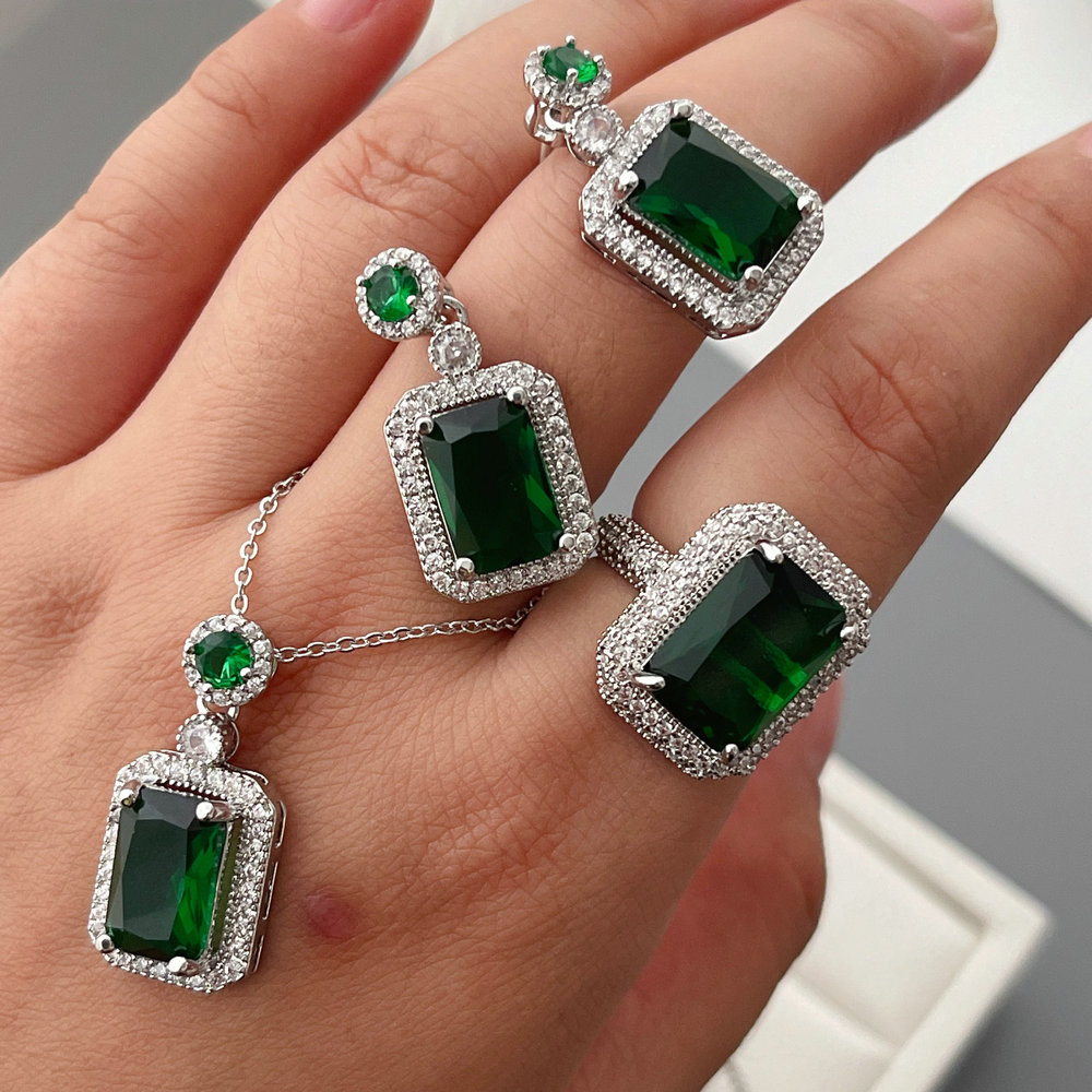 Pave green zircon set jewelry