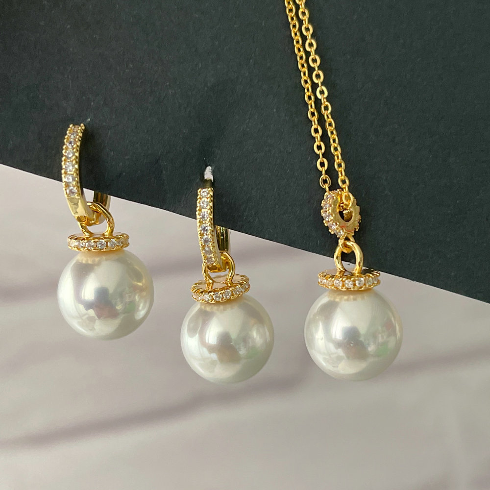 Set pearl jewelry
