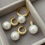Set pearl jewelry