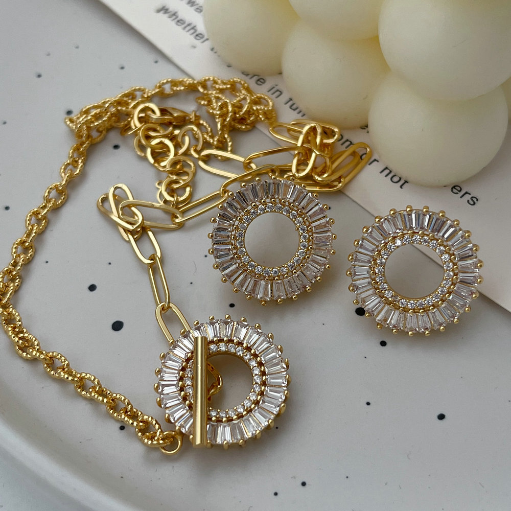 Pave zircon set round jewelry