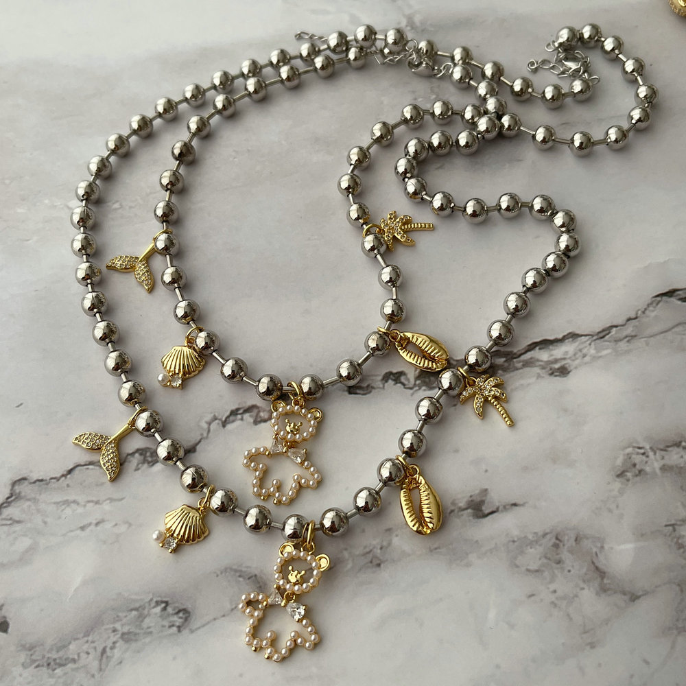Bear charm bead necklace