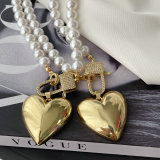 Shell pearl necklace with heart pendant