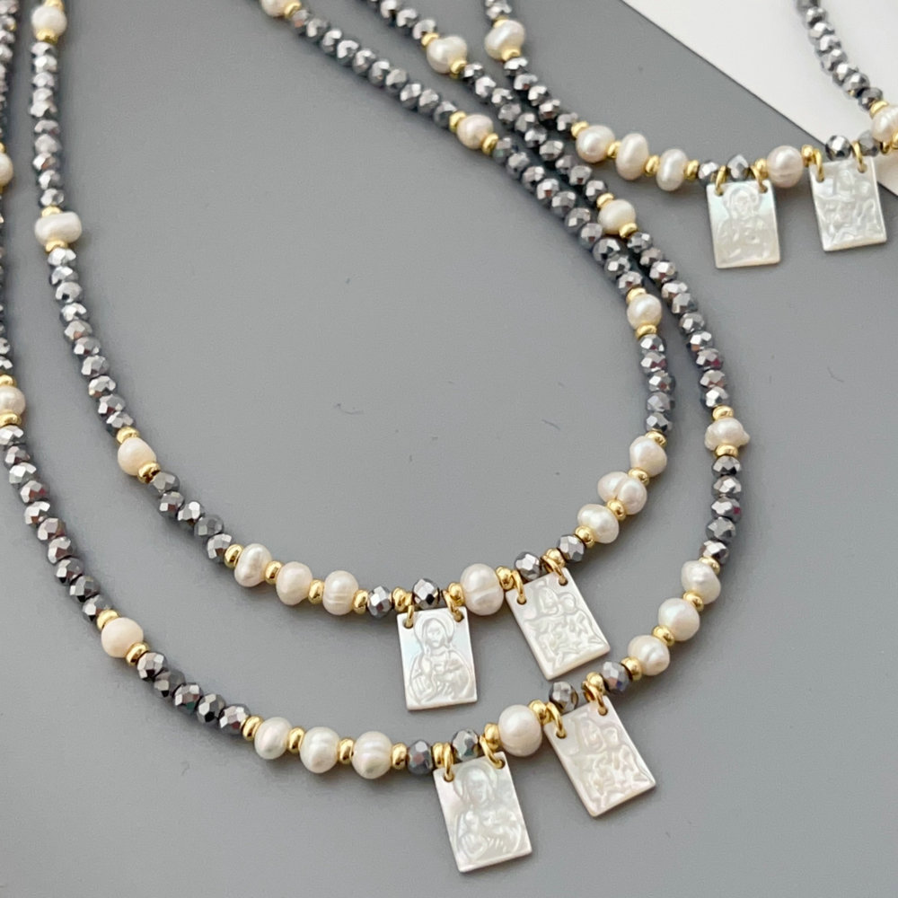 Square shell pendant crystal bead necklace