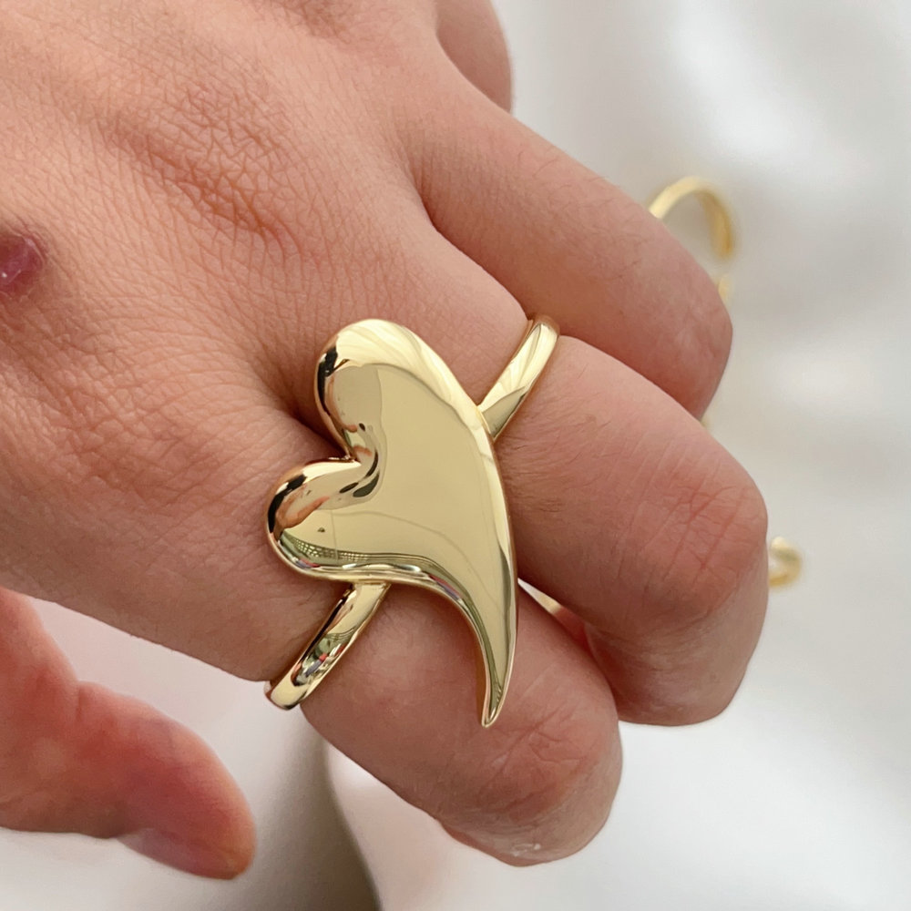 Metal heart chunky ring