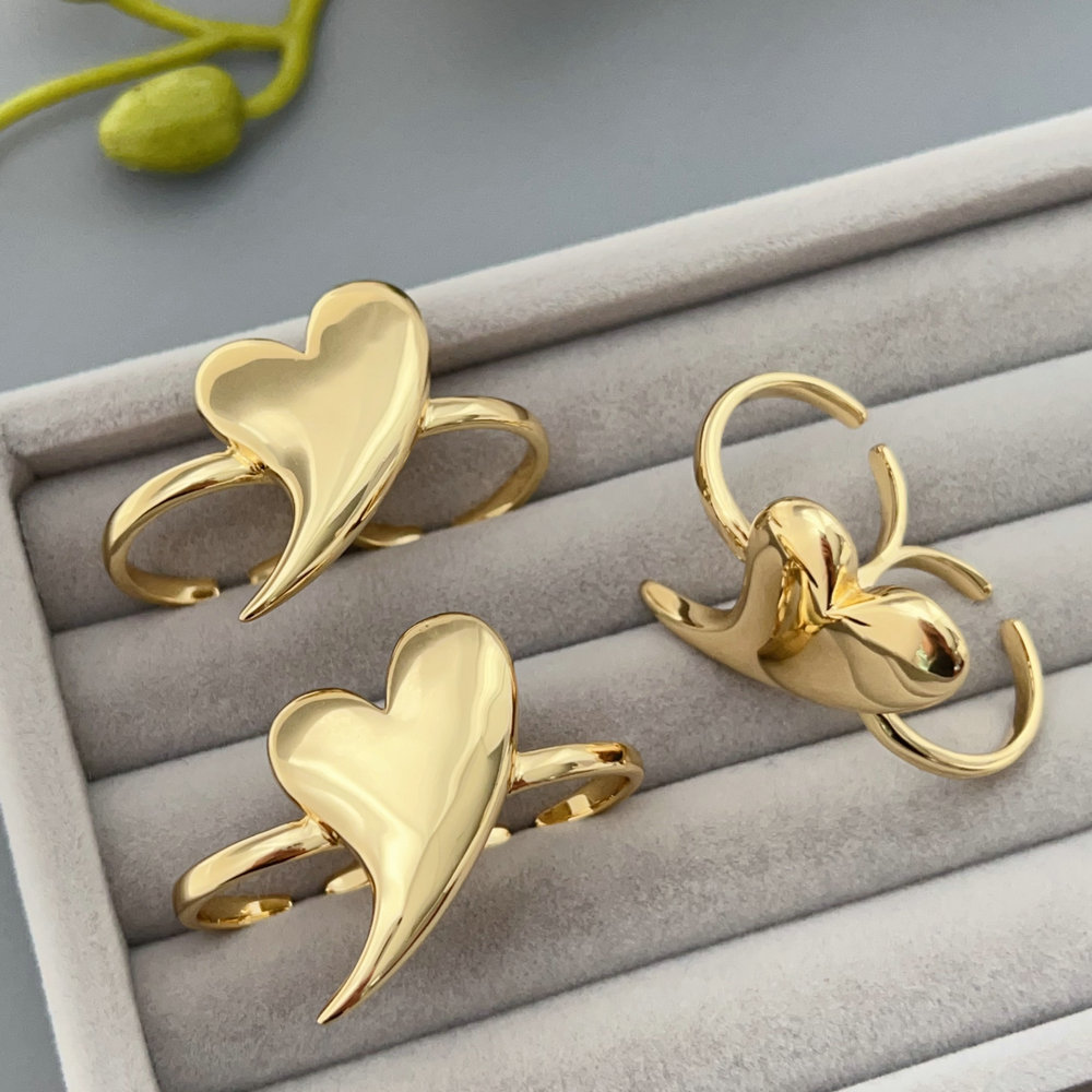 Metal heart chunky ring