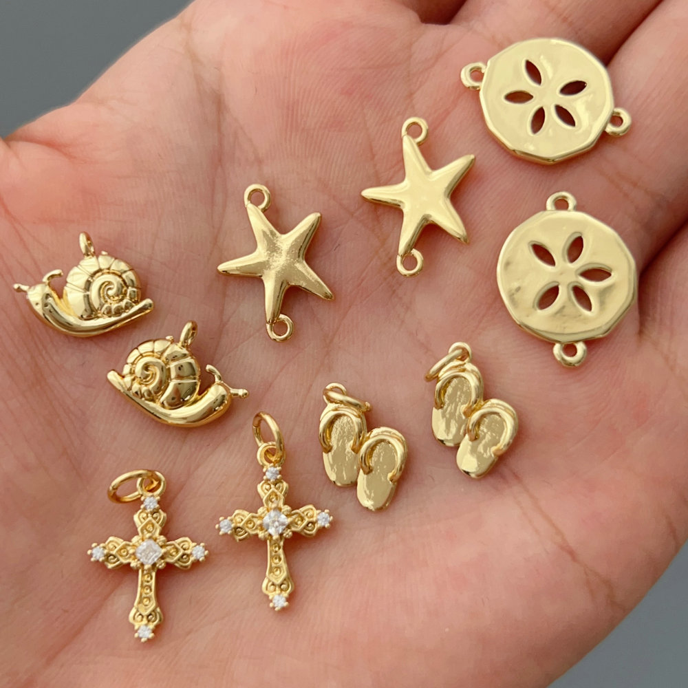 Metal star charm
