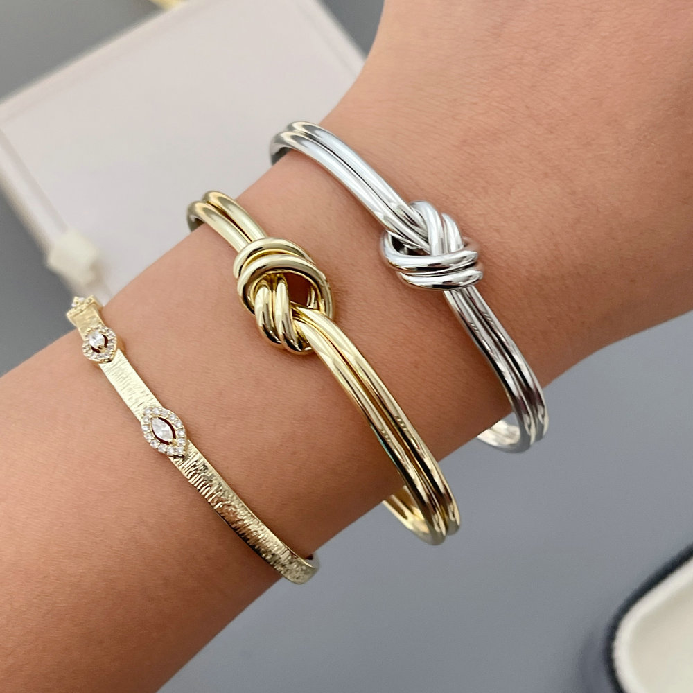 Metal knot cuff