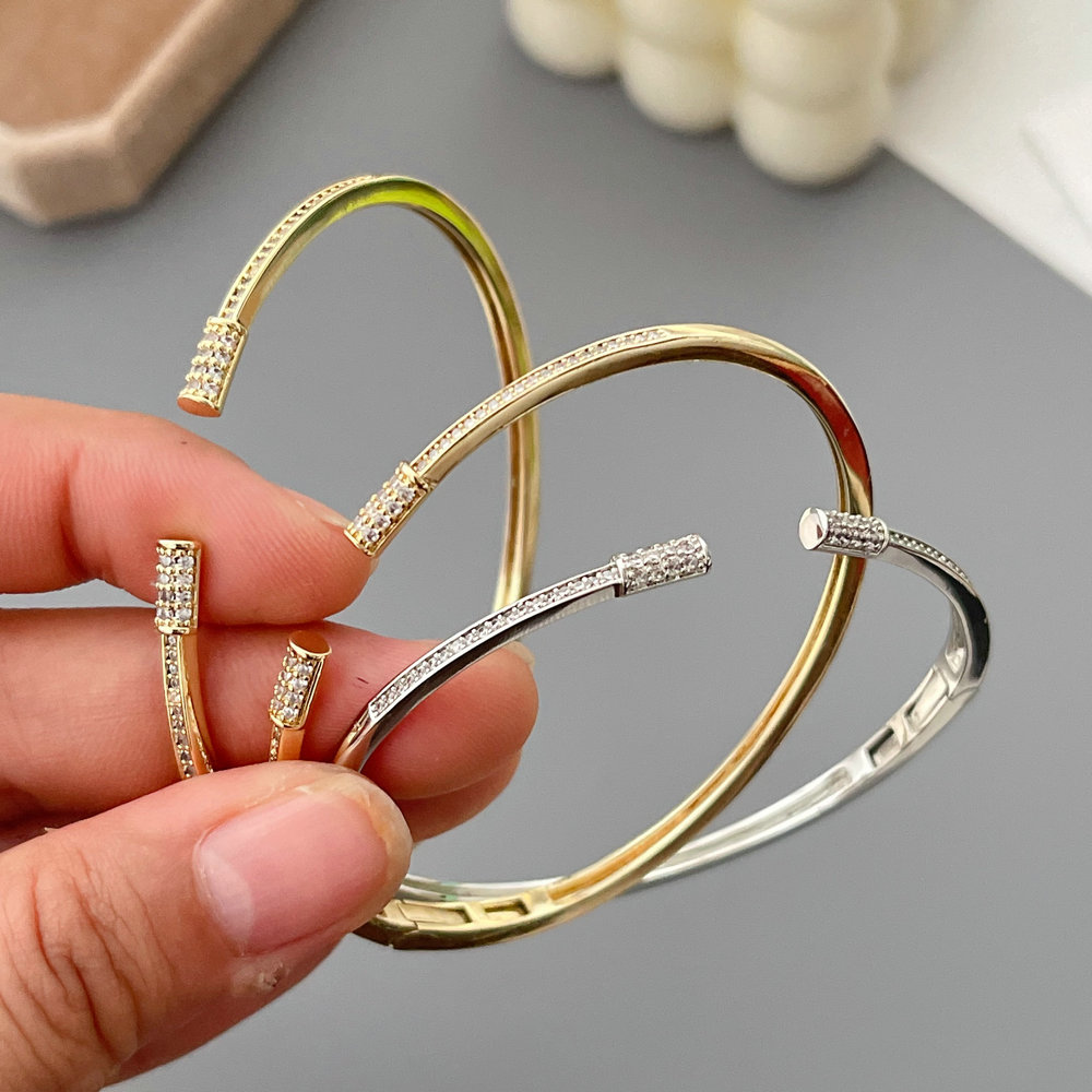 Simple bar cuff