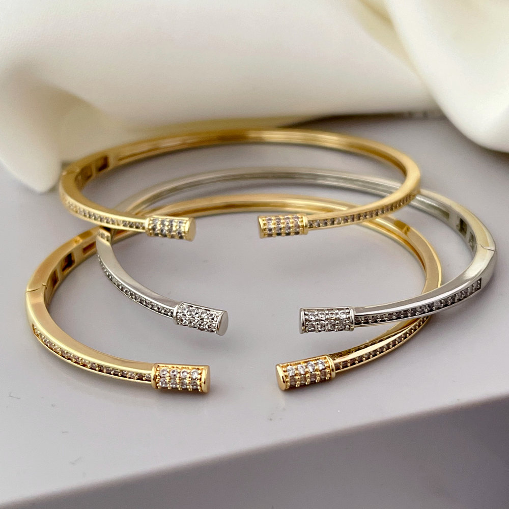 Simple bar cuff