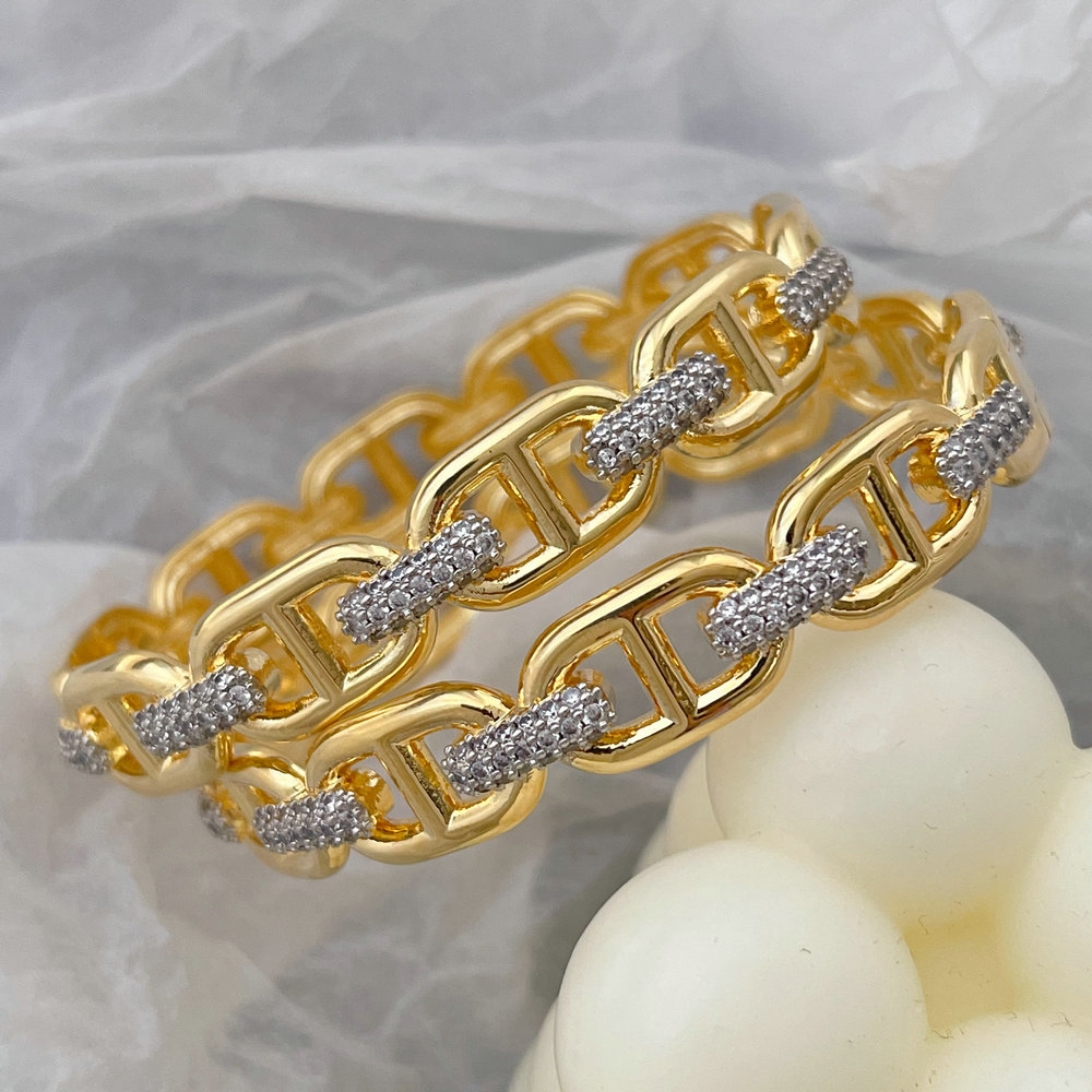 Pave zircon chain cuff