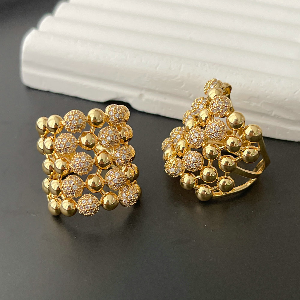 Pave zircon chunky ball ring