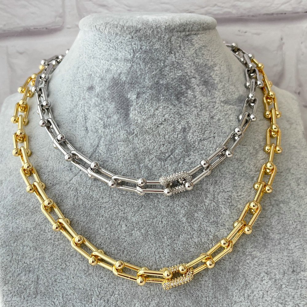 Horseshoe chain necklace