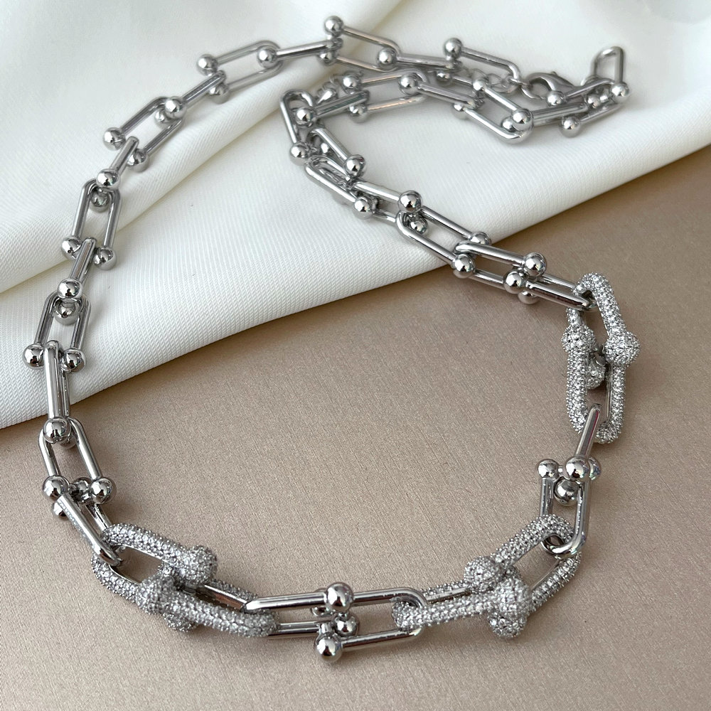 Horseshoe chain necklace