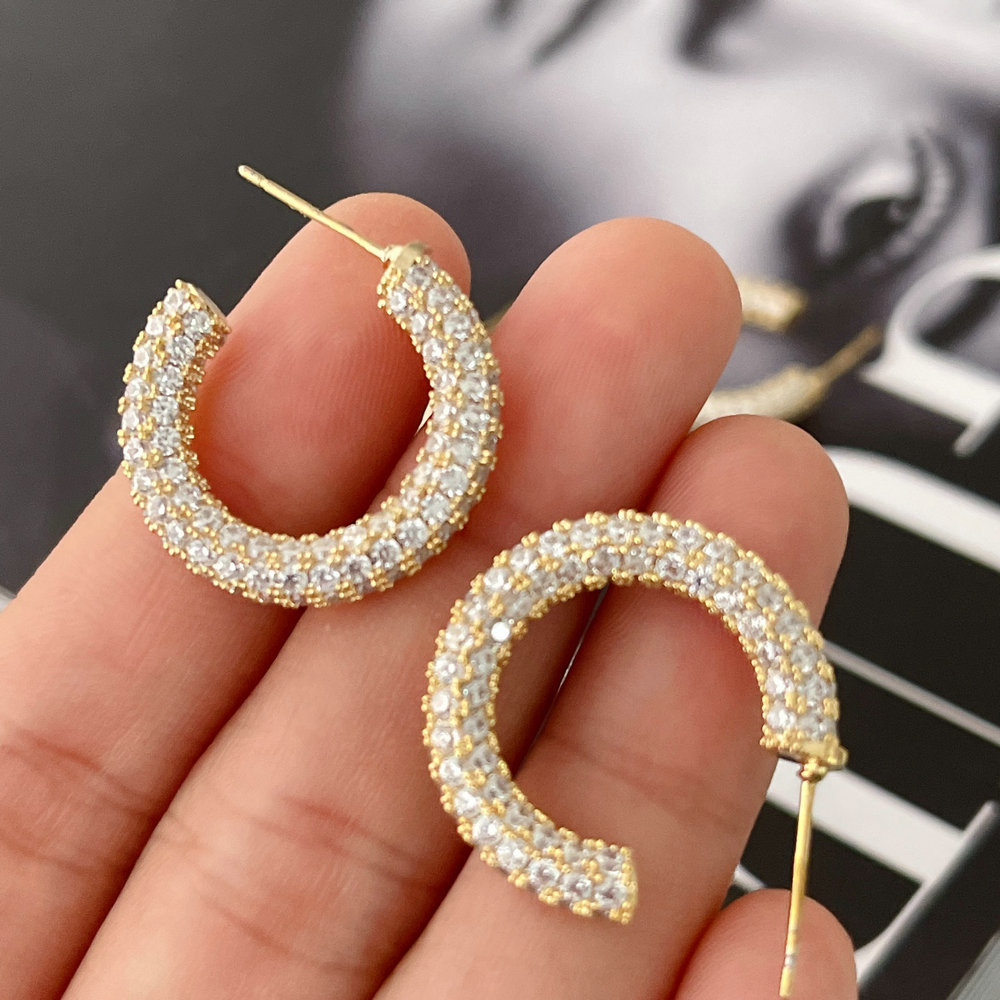 Pave zircon basic hoop
