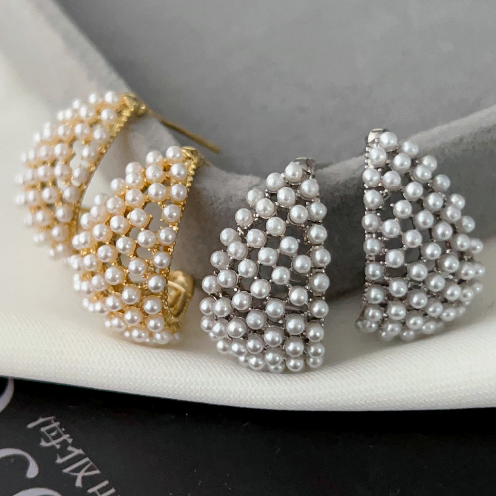 Pearl drop earrings