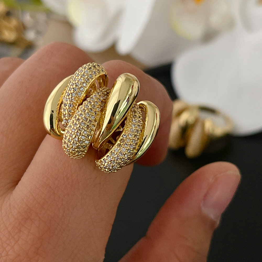 Pave zircon twsit ring