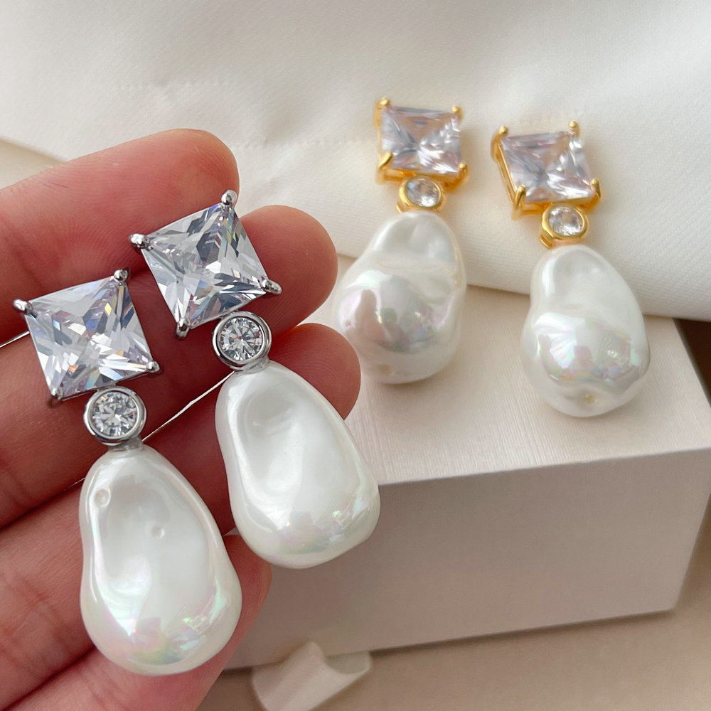 Glass pearl drop earrings