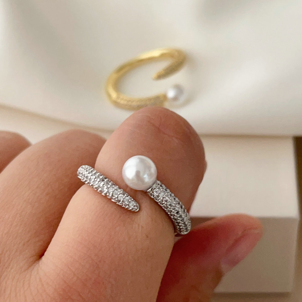 Pave zircon snail ring