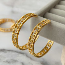 Pave chunky clover hoop