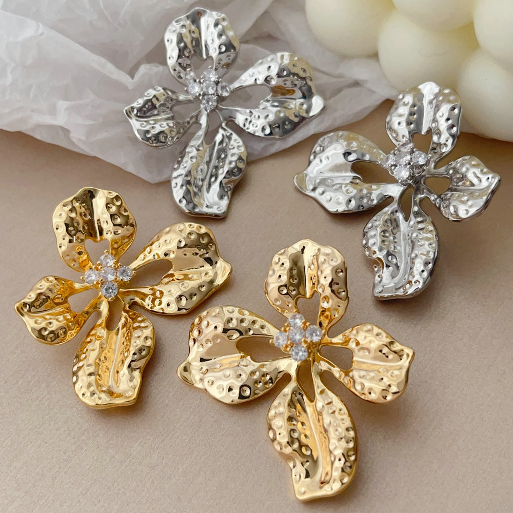 Chunky flower earrings