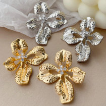 Chunky flower earrings