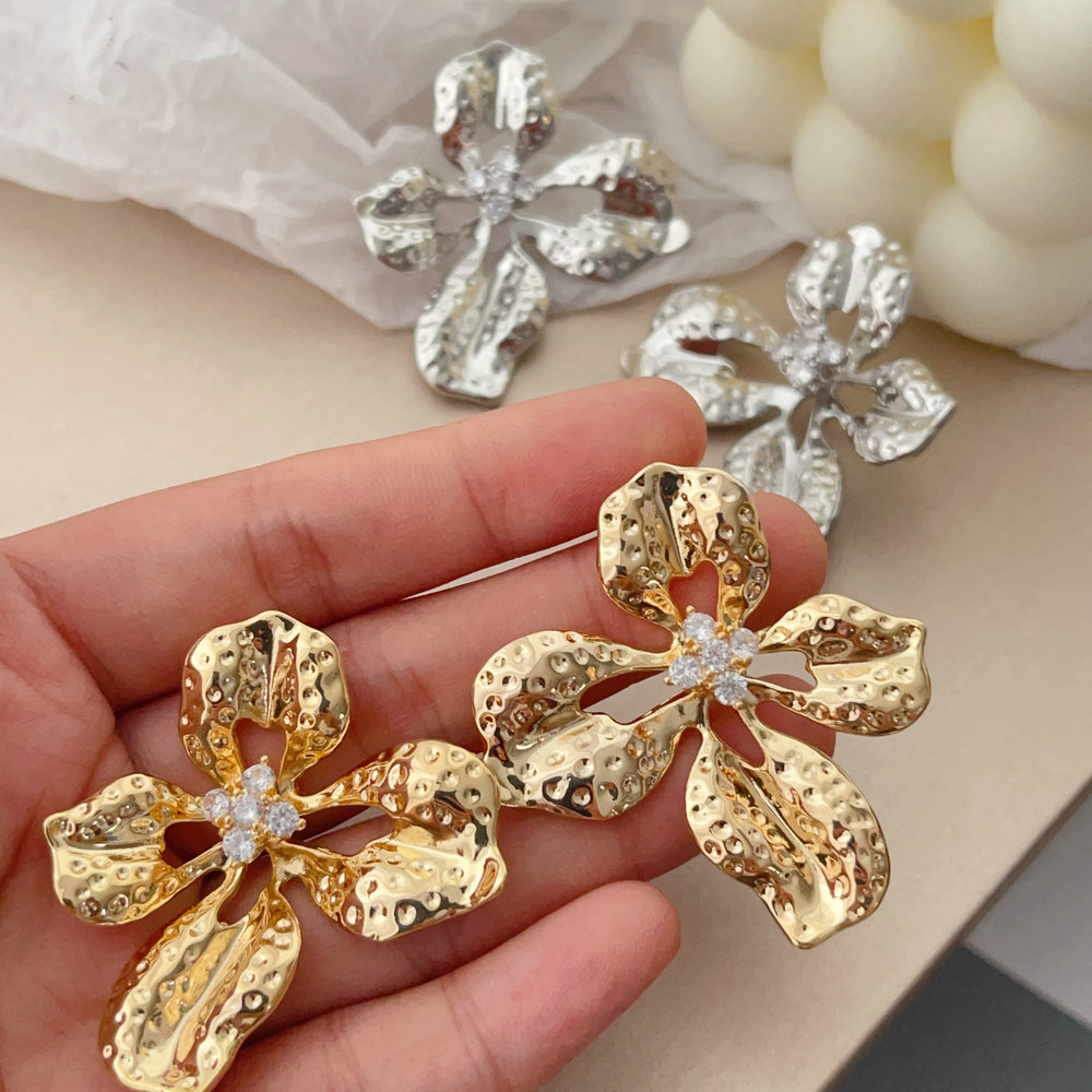 Chunky flower earrings