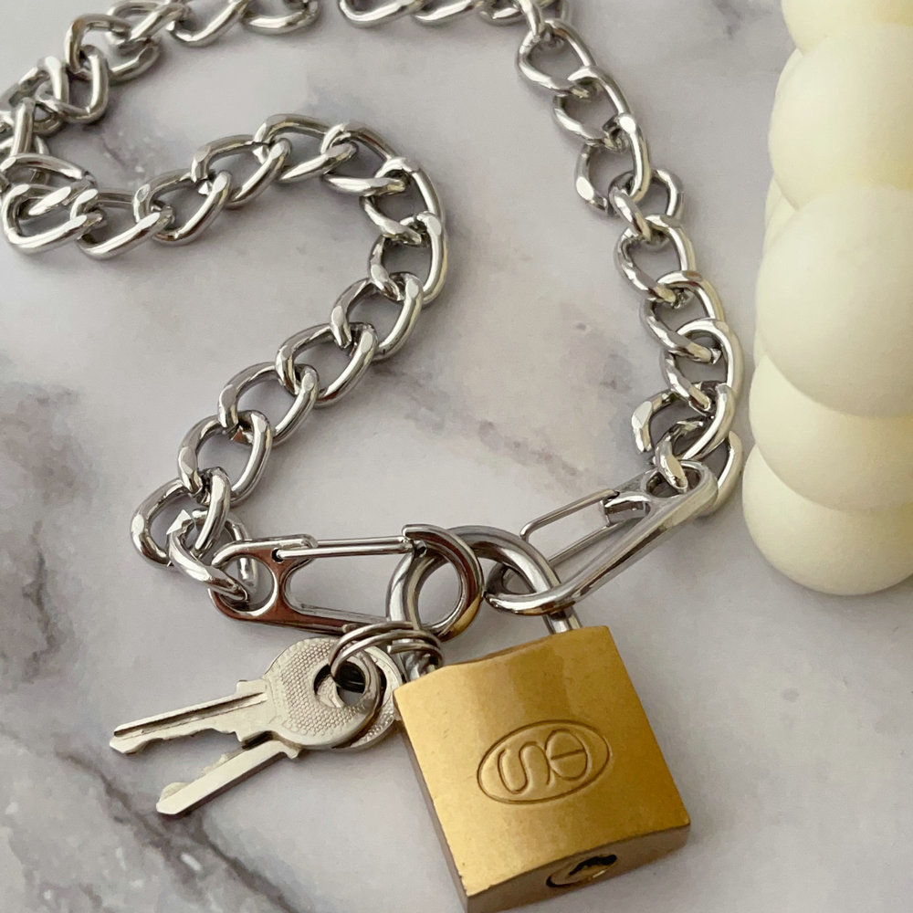 Chunky locker necklace