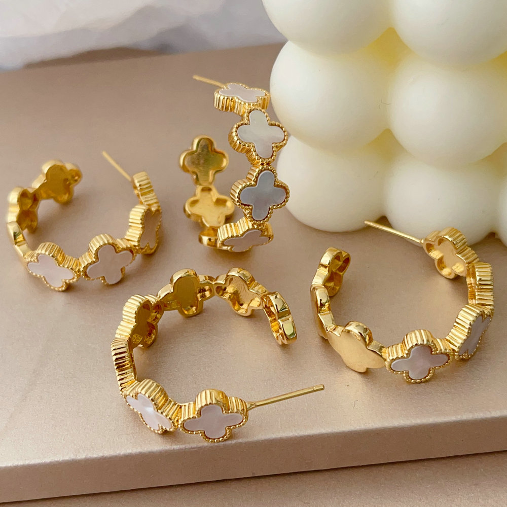 Clover hoop