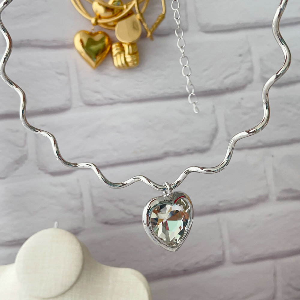 Wave chain necklace with heart pendant
