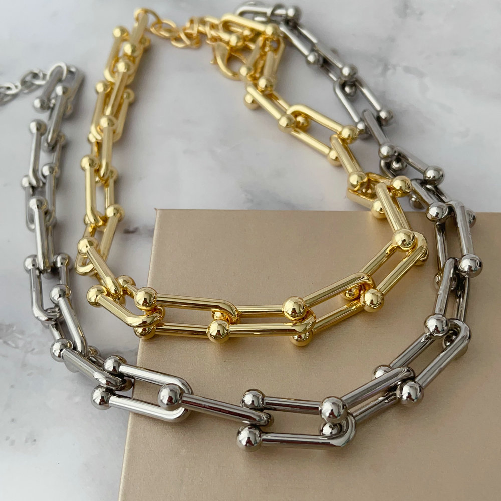 Horseshoe chain necklace