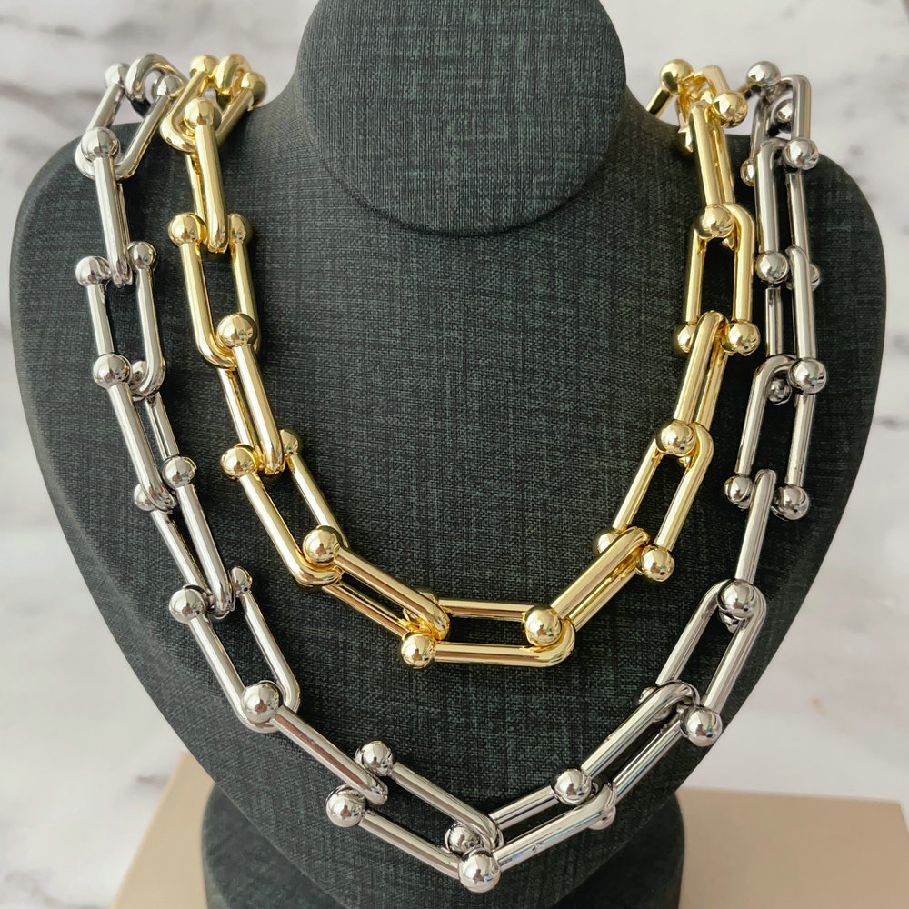 Horseshoe chain necklace