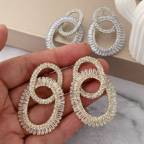 Chain shape earrings