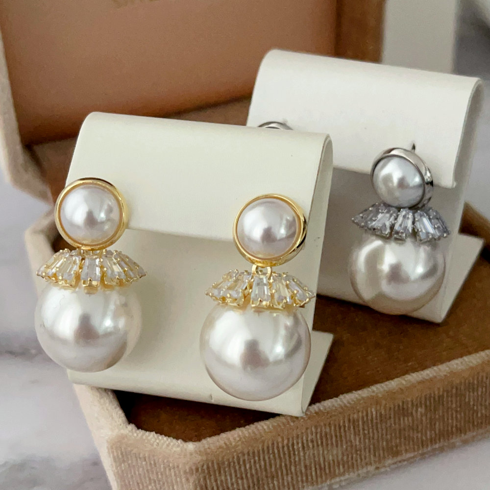 Pearl drop earrings