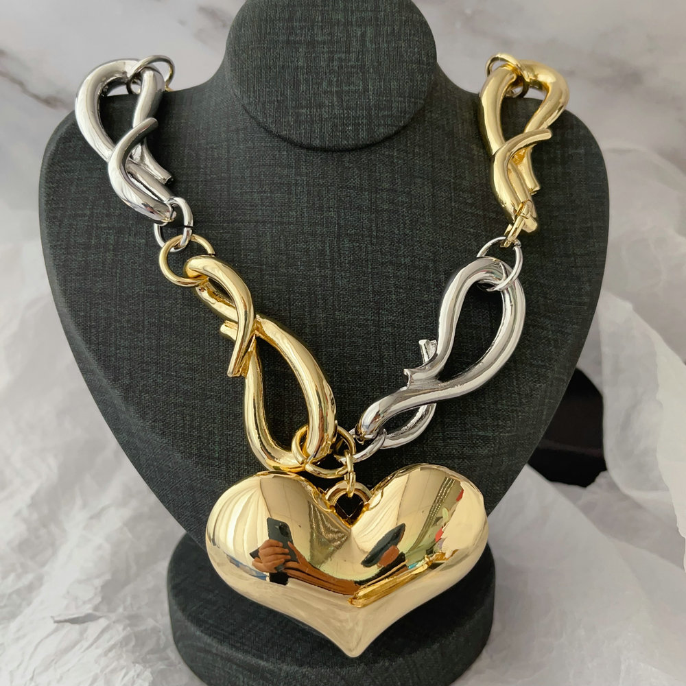 Chunky chain heart necklace