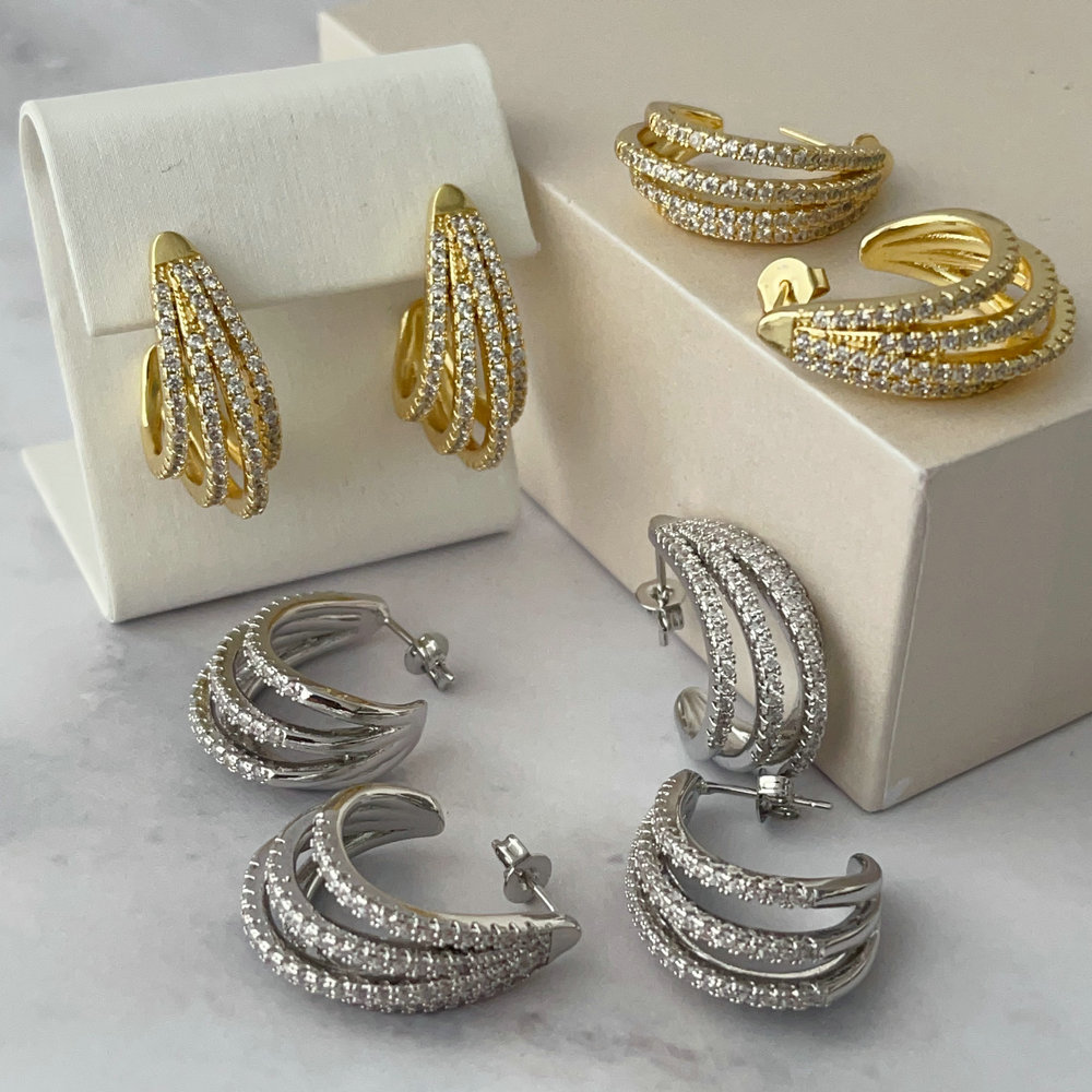 Simple zircon fan earrings