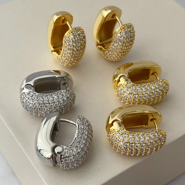 Pave zircon u hoop