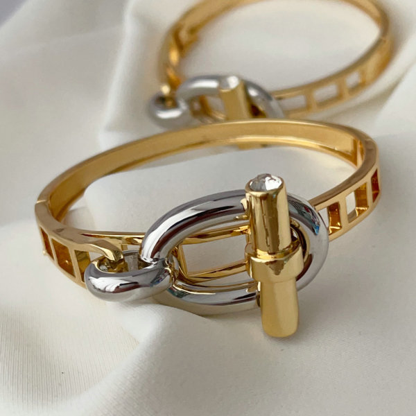 Metal pig nose bracelet
