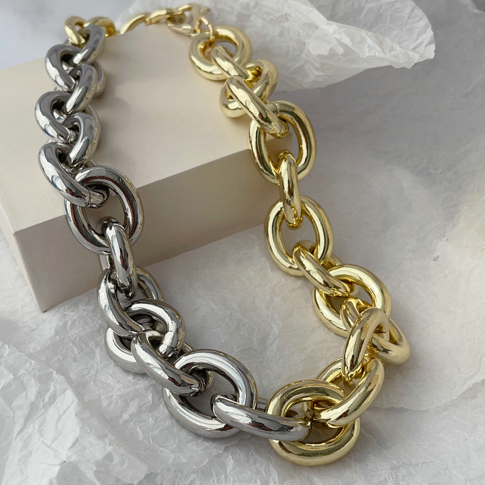Chunky chain circle metal necklace